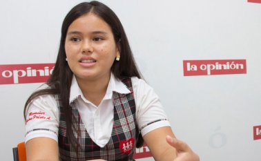 Darly Carvajal Agudelo del grado noveno fue la seleccionada con el mejor artículo de opinión sobre el tema en el colegio de Fe y Alegría de Torcoroma. Alfredo Estévez