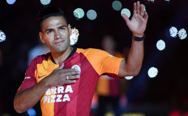 Falcao remató a la portería a los 37 minutos, el fue desviado por un defensor y se introdujo en la red. AFP