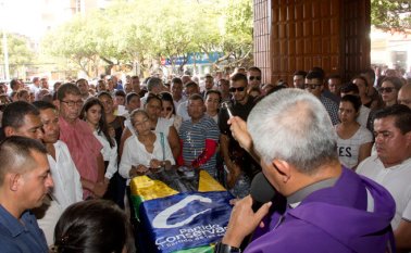 En Cúcuta se cumplieron, el martes, las honras fúnebres del asesinado candidato conservador a la Alcaldía de Tibú, Bernardo Betancurt Orozco.
Alfredo Estévez
