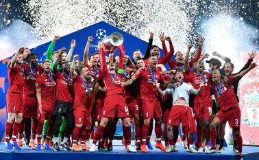 La Champions League, el torneo de clubes más prestigioso de Europa que esta semana subió el telón con la fase de grupos, es el principal certamen que organiza y promueve la Uefa (Unión de Asociaciones Europeas de Fútbol). Archivo