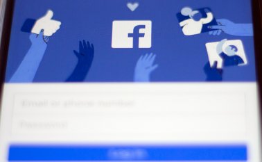 Hace un año, Facebook dijo que había prohibido unas 400 aplicaciones, incluida myPersonality. AFP