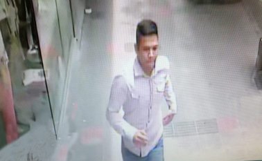 Una de las cámaras de seguridad captó a otro de los presuntos asaltantes de una joyería del centro de Cúcuta. Especial