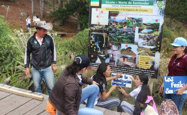 Con carteles alusivos al cuidado de los recursos naturales, estudiantes y residentes de Cácota buscan proteger su principal atractivo turístico. Cortesía