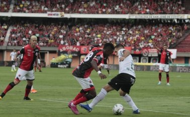 El rojinegro no pudo darle la vuelta al marcador. Mario Caicedo