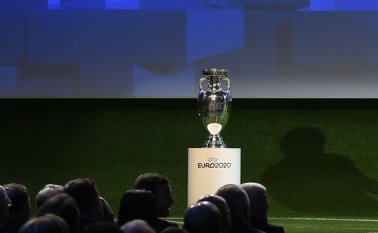 La comisión de disciplina de la UEFA sancionó el comportamiento racista de los aficionados. Archivo