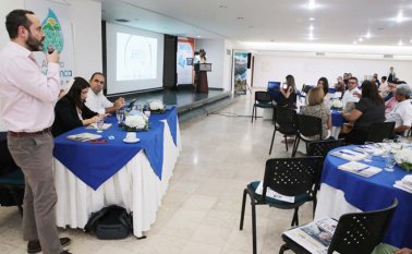 José Sandoval, director del Centro Nacional del Agua de la Andi, durante su intervención en la instalación del evento.
 César Obando