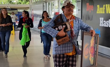En 2009 Suso estrenó el espectáculo ´Tirando caja 1’ en Medellín y después se trasteó a Bogotá, al canal Caracol. Colprensa