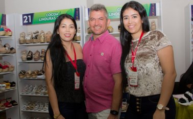 Stefany Guerrero, Oscar Madariaga y Gabriela Guerrero. Alfredo Estévez