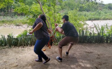 Escena simulada de un hurto en El Malecón de la avenida Los Libertadores, donde según líderes comunales a diario se presentan hurtos a personas. Kevin Beltrán