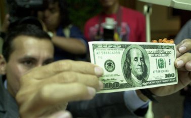 La gran mayoría de las monedas latinoamericanas se depreciaron frente a la divisa estadounidense. Archivo