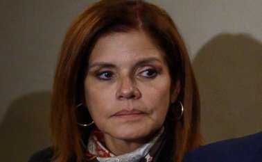 Aráoz justificó su decisión a raíz de que la OEA instó este martes al Tribunal Constitucional peruano a dirimir si la decisión de Vizcarra se ajusta a la carta magna, en vez de intervenir en la controversia. AFP