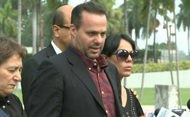 Jose Joel Sosa, hijo del cantante mexicano José José, expone ante los medios de comunicación su disgusto por el misterio de la entrega del cuerpo de su padre. Twitter