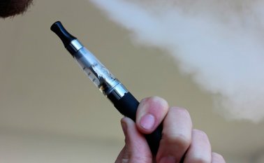 En la publicación, el Ministerio desmitifica que el cigarrillo electrónico pueda ayudar a la gente a dejar de fumar a largo plazo. Pixabay referencial