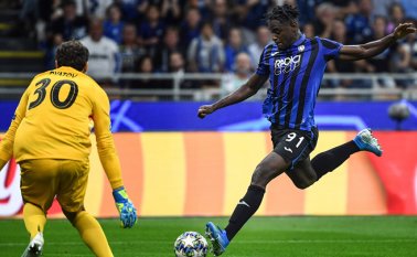 Los colombianos tuvieron minutos en la Liga de Campeones y Duván Zapata fue el más destacado, con su gol con Atalanta. AFP