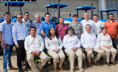 Diego Gutiérrez, Libardo Quintero, Jesús Cañas, Luis Villamizar, Lino Rueda, Sebastián Castrillón, Misael Carreño, Omar Avellaneda,Pedro Parada y Felipe Mora. Sentados:Víctor González, Nelly Rondón, Mariela Reyes, Guillermo A. Infante y Zoraida Sánchez. Alfredo Estévez