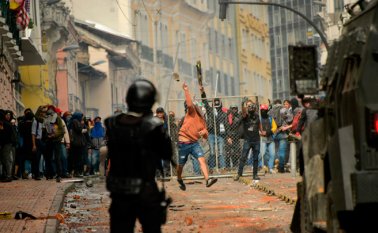 Las protestas se tornaron violentas luego de que entraran en vigencia el jueves aumentos de hasta 123% en los combustibles por la eliminación de subsidios acordada con el FMI. AFP