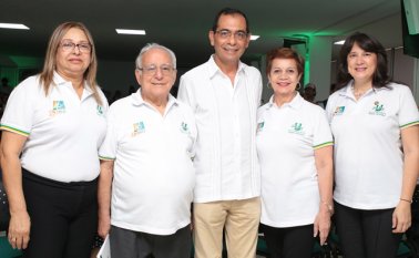 Norma Martínez, Carlos Corredor, el rector José Consuegra Bolívar, Yolanda Gallardo y Rosana García. Alfredo Estévez