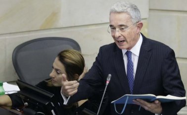 La indagatoria del expresidente Álvaro Uribe se convertirá en un hito histórico, por ser la primera vez que una de las tantas investigaciones que se le abrieron llega tan lejos en un órgano judicial. 
 Colprensa