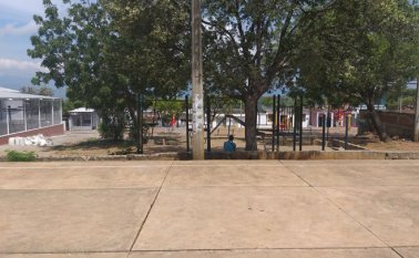 Este parque del barrio Carlos Ramírez París es utilizado por los consumidores de drogas frecuentemente. En medio de una discusión por un encendedor, un menor de edad le disparó a Breiner.
La Opinión