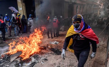 El despliegue de los militares y la medida de excepción han sido insuficientes para contener la crisis, la más grave desde la caída del entonces presidente Lucio Gutiérrez en 2005. AFP