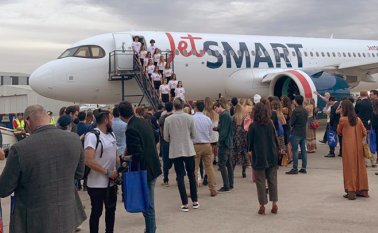 Jetsmart es una aerolínea de bajo costo chilena creada por el fondo de inversión americano Indigo Partners y tienen operaciones en Chile, Argentina y Perú. Además cuentan con la flota más nueva de Airbus en América Latina.
Twitter Jetsmart