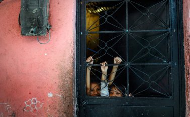 A Colombia han llegado oficialmente 197.428 menores de edad, pero la cifra es mayor porque muchos arriban de forma irregular, según la autoridad migratoria. AFP