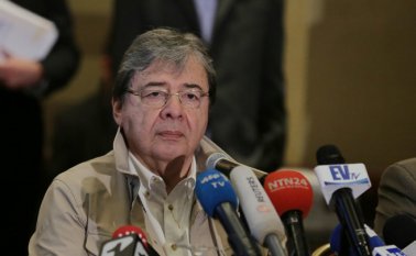 Según el Canciller Carlos Holmes Trujillo, desde que inició la situación de orden público en ese país, Colombia ha tenido comunicación permanente con la diplomacia y le ha brindado el apoyo necesario a ese Gobierno. Colprensa