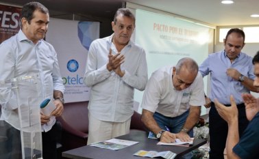 Los candidatos a la gobernación participaron en el conversatorio ‘Hablemos de Turismo’ y firmaron un pacto para fortalecer este sector de la economía del departamento. Un ejercicio similar se desarrollará hoy con los aspirantes a la Alcaldía de Cúcuta. Mario Franco