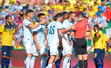 Un duelo entre dos seleccionados que están en período de renovación. AFP