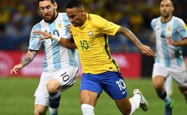 Brasil y Argentina se midieron el año pasado en un amistoso en Riad, con victoria brasileña por 2-0 . Archivo