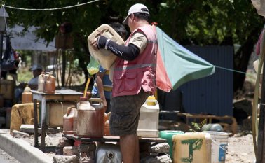 El objetivo de los tres proyectos liderados por el PNUD, la Agencia Nacional de Hidrocarburos (ANH) y la Policía Nacional es incidir en los planes de vida de los vendedores informales. Archivo