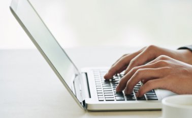 Los 337 detenidos eran "usuarios de la red", precisó el departamento de Justicia estadounidense tras inculpar el miércoles al gerente de la web. Freepik.es