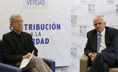 La cita de Samper y el padre Francisco de Roux, presidente de la Comisión de la Verdad, empezó pasadas las 11:00 de la mañana en el centro de Bogotá. Colprensa