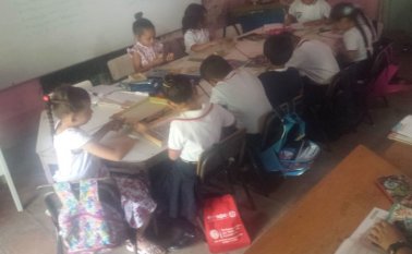 En la primera casa fueron víctimas de cuatro robos, que los dejaron estudiando completamente a oscuras y con calor. Cortesía