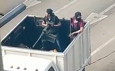 A Ovidio Guzmán lo habrían dejado en libertad, tras las balaceras, vehículos incendiados y el pánico que convirtió a Culiacán. Captura de video