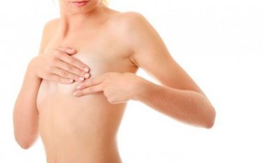 El autoexamen es indispensable en las mujeres. Colprensa