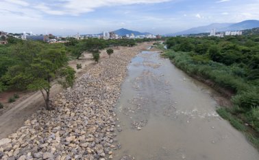 En San Rafael el enrocado tiene 17 metros de ancho y para la ejecución de la obra se requirió de 70.000 metros cúbicos de roca caliza. Juan Pablo Cohen
