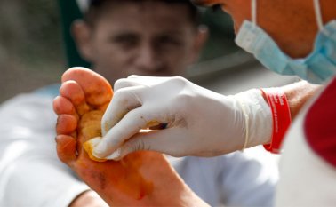 La elección de un buen calzado es indispensable en el cuidado de los pies. Archivo La Opinión