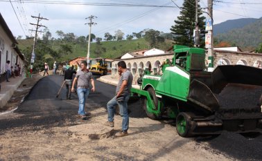 A través de los recursos del Sistema General de Regalías se han pavimentado y mejorado vías terciarias y urbanas en varios municipios del departamento. Archivo