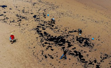 El origen de las manchas sigue siendo un misterio a pesar de las afirmaciones del presidente Jair Bolsonaro de que provienen de fuera del país y fueron obra de delincuentes. AFP