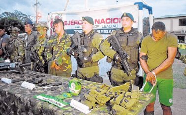 En la acción, las autoridades dieron de baja a dos miembros de esta organización criminal y reportaron la captura de nueve hombres en total. Archivo La Opinión