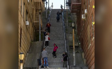 “Es enorme, es realmente enorme”, dice Noa Angenost, un joven turista francés. AFP