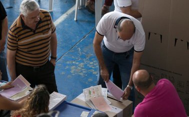 A esta hora los jurados de votación inician con el conteo de votos. La Opinión