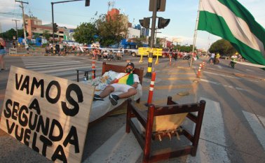 Los detractores de Evo Morales se concentran en las clases media y alta las cuales afirman que él ha desconocido dos veces la voluntad de las urnas.
AFP