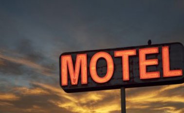 El establecimiento de manera inicial fue cerrado por ocho días, sin embargo, se espera una sanción mayor por permitir esta clase de actividades que involucra a menores de edad. Internet