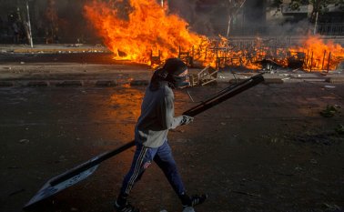 En esta vorágine de movilizaciones que se han replicado en el puerto de Valparaíso, donde se encuentra la sede del Congreso, y en Concepción, en el sur del país, entre otras regiones, el gobierno contabiliza hasta ahora 20 muertos y más de 9.000 detenidos desde el comienzo de las protestas el 18 de octubre. AFP
