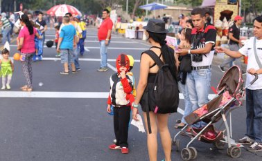 Es común que los pequeños reciban una cantidad importante de golosinas que, de no ser controlada, pueden ocasionar intoxicaciones y posibles complicaciones para su salud.  Archivo