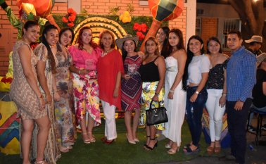 Una noche de fiesta se vivió en el encuentro de graduados de la Universidad de Santander UDES. Cortesía