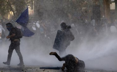 La crisis obligó al presidente Piñera a anunciar el miércoles la cancelación de la organización del encuentro de líderes del foro APEC -al que asistiría el presidente de Estados Unidos Donald Trump- y la cumbre del clima de las Naciones Unidas COP-25, que debían realizarse en pocas semanas más en Santiago. AFP