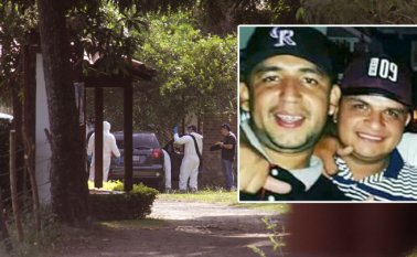 Hasta la entrada de la finca llegaron los asesinos y remataron a Juan Carlos. Aunque Jack Manuel alcanzó a correr unos 20 metros, después de abrir el portón, terminó muerto producto de varios balazos. Cristian Herrera y cortesía